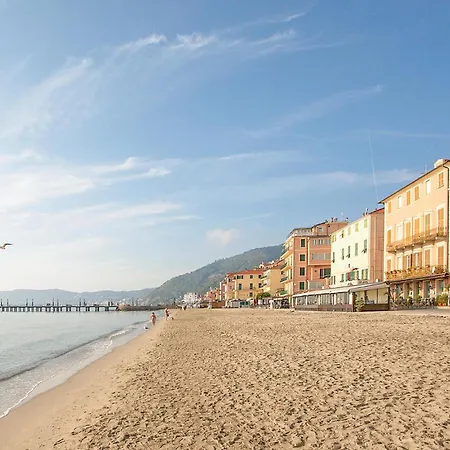 Varazze Apartman *